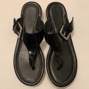 Donald Pliner black patent leather thong sandal flip flop in size 8